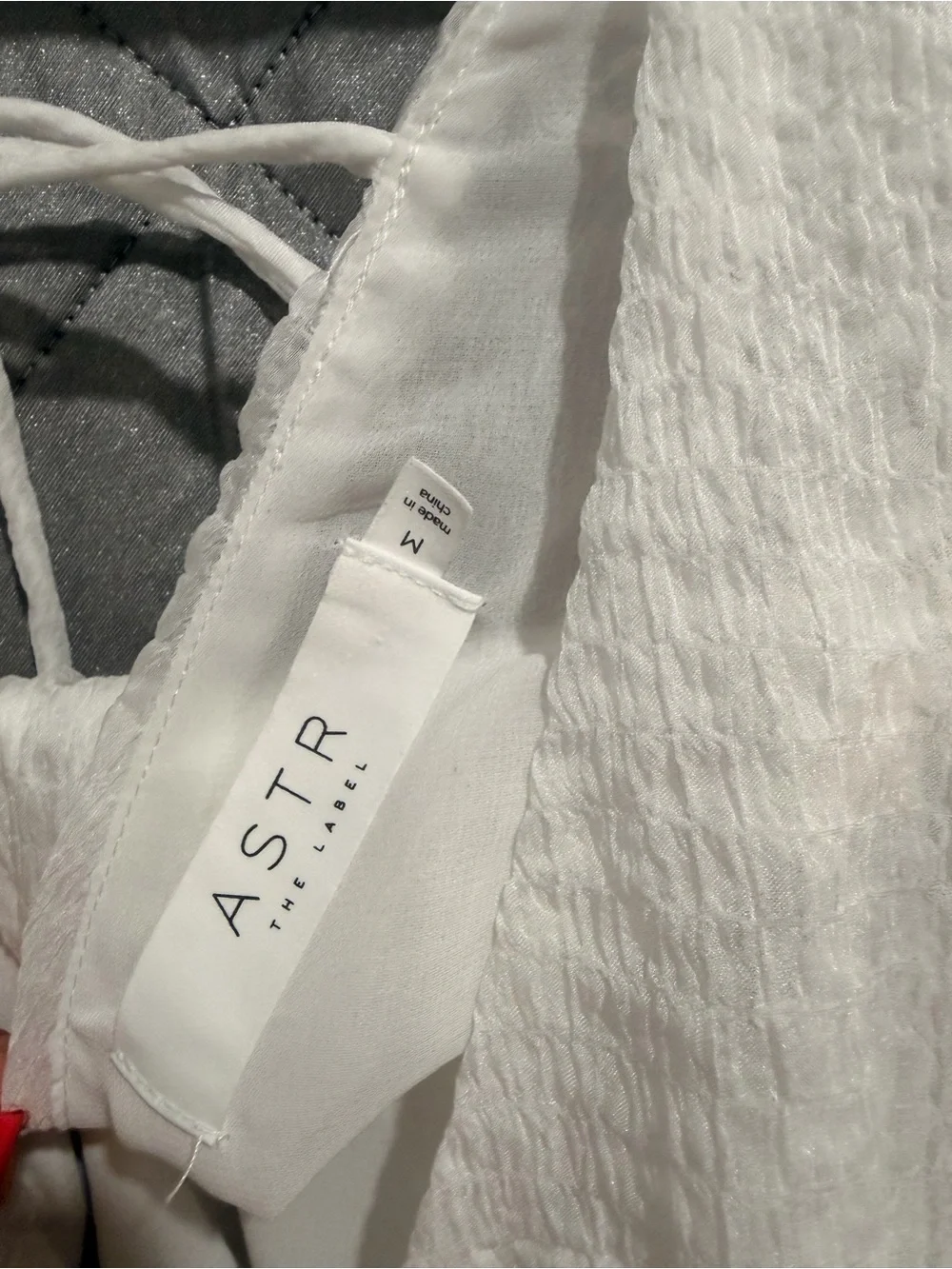 Astr White Textured V-Neck Tie-Back Puff Sleeve Blouse